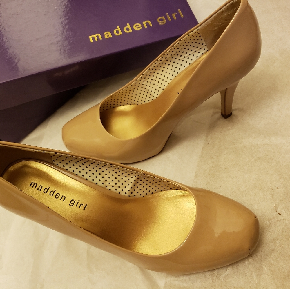 Madden Girl nude pump
